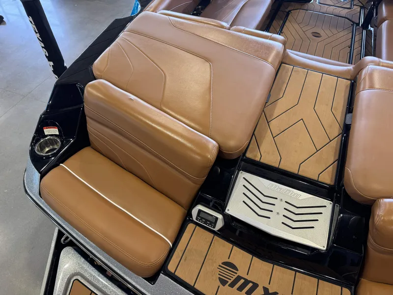 Slide: The Image of Malibu Wakesetter 24 MXZ 2019 - 12