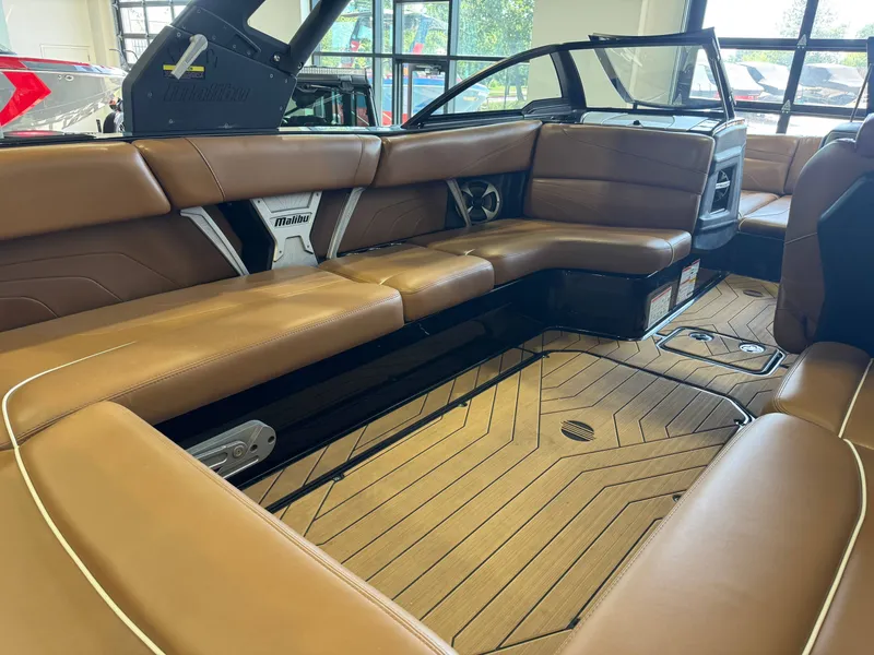 Slide: The Image of Malibu Wakesetter 24 MXZ 2019 - 14
