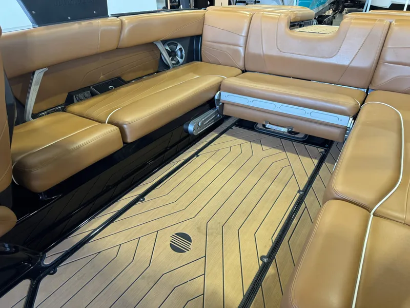 Slide: The Image of Malibu Wakesetter 24 MXZ 2019 - 15
