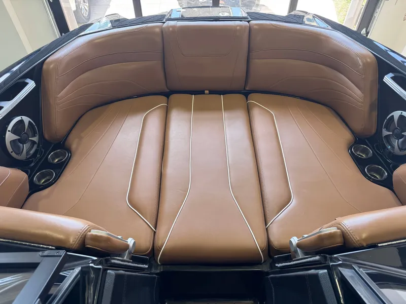 Slide: The Image of Malibu Wakesetter 24 MXZ 2019 - 17