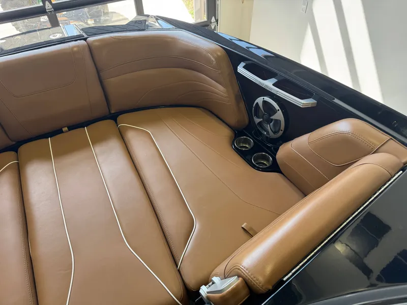 Slide: The Image of Malibu Wakesetter 24 MXZ 2019 - 18