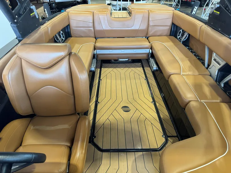 Slide: The Image of Malibu Wakesetter 24 MXZ 2019 - 22