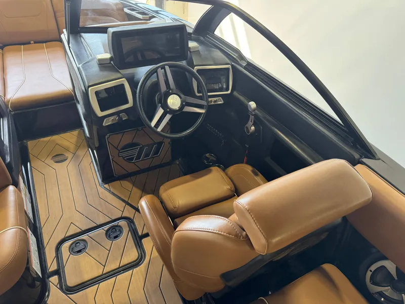 Slide: The Image of Malibu Wakesetter 24 MXZ 2019 - 25