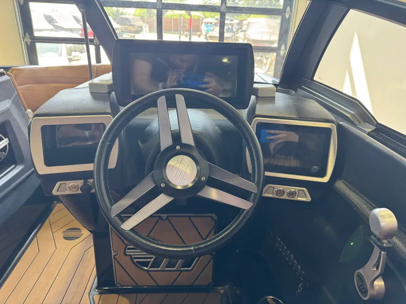 Slide: The Image of Malibu Wakesetter 24 MXZ 2019 - 26
