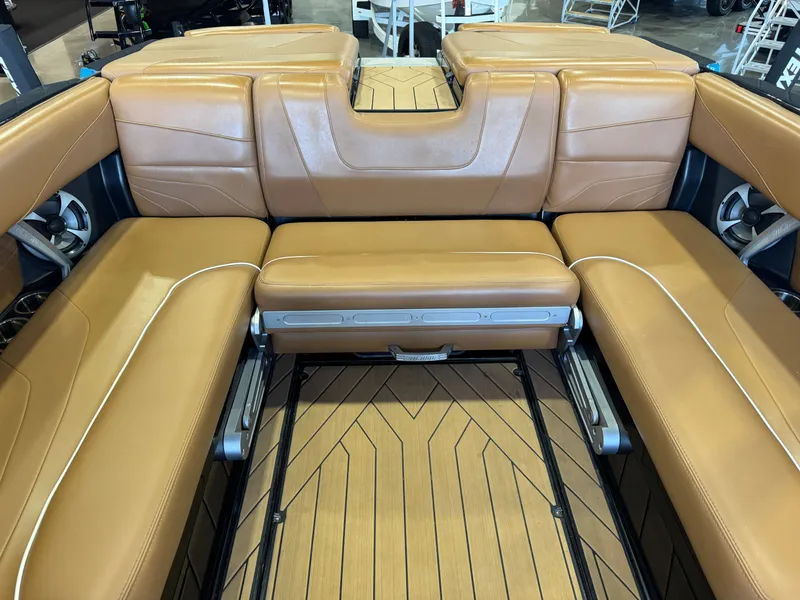 Slide: The Image of Malibu Wakesetter 24 MXZ 2019 - 27