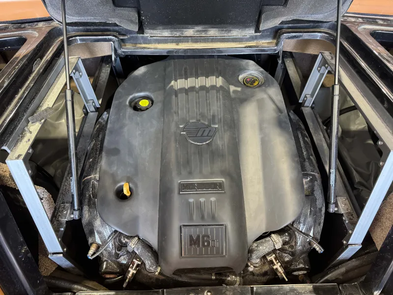 Slide: The Image of Malibu Wakesetter 24 MXZ 2019 - 28