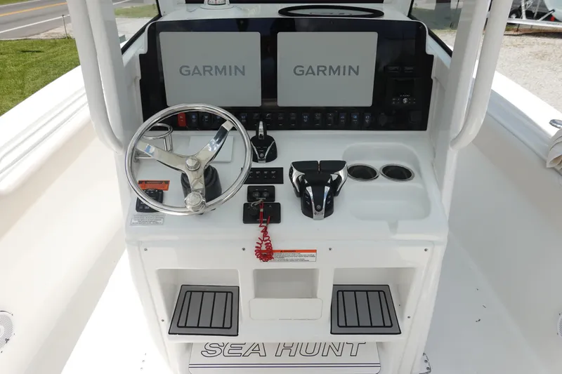 Slide: The Image of 2022 Sea Hunt Gamefish 27 Coffin Box helm with Garmin displays and steering wheel. - 18
