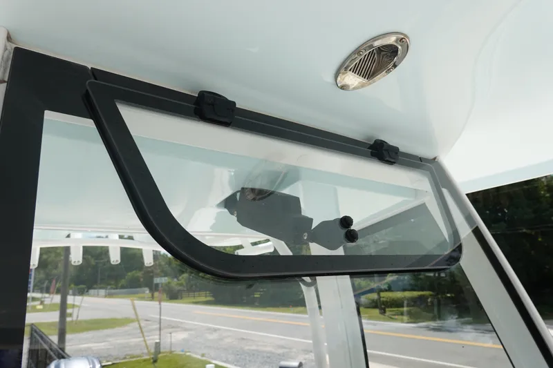 Slide: The Image of 2022 Sea Hunt Gamefish 27 Coffin Box boat windshield detail. - 24