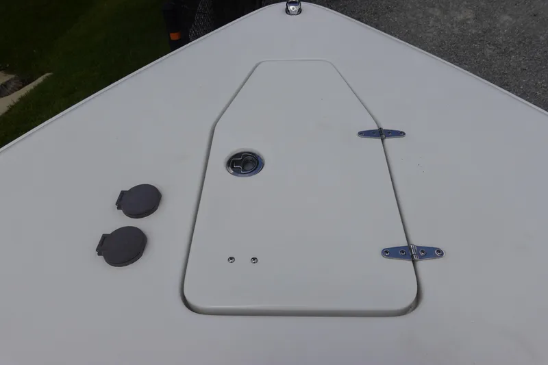 Slide: The Image of 2022 Sea Hunt Gamefish 27 Coffin Box deck with hatch and fittings. - 32