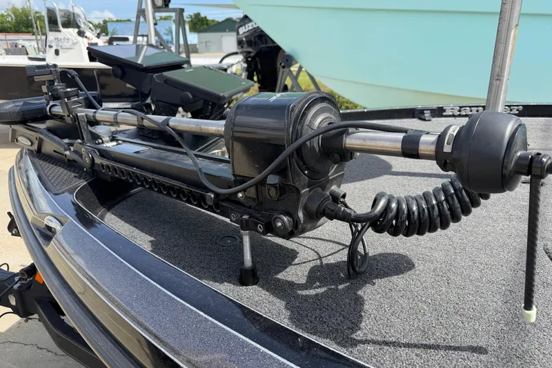 Slide: The Image of 2022 Ranger Z520R Cup-Equipped boat with advanced trolling motor on deck. - 104