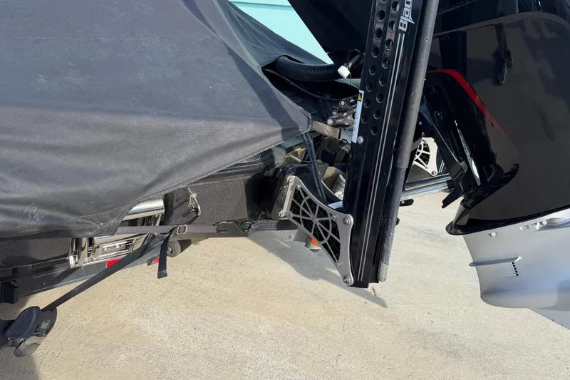 Slide: The Image of 2022 Ranger Z520R Cup-Equipped boat with covered motor and detailed components. - 119