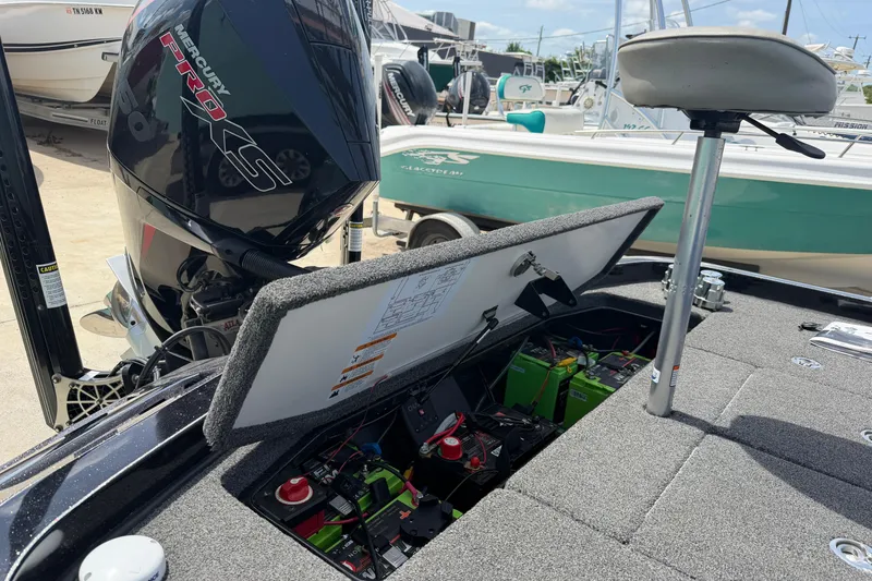 Slide: The Image of 2022 Ranger Z520R Cup-Equipped boat with Mercury Pro XS engine and open battery compartment. - 25