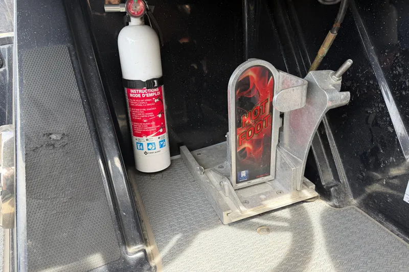 Slide: The Image of 2022 Ranger Z520R Cup-Equipped boat with fire extinguisher and Hot Foot throttle pedal. - 40