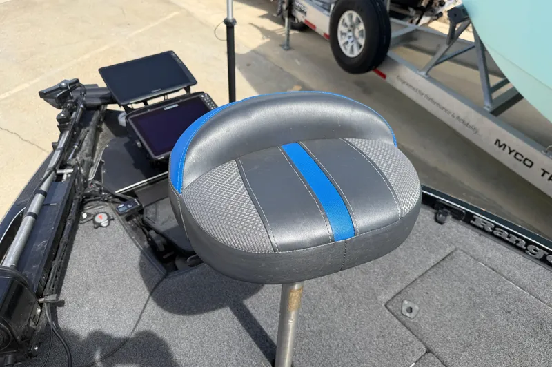 Slide: The Image of 2022 Ranger Z520R Cup-Equipped boat seat with blue accents and control panels. - 52