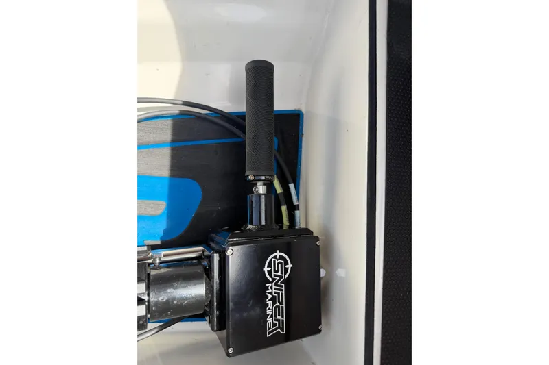 Slide: The Image of Close-up of 2022 Ranger Z520R Cup-Equipped boat control handle and Sniper Marine box. - 61