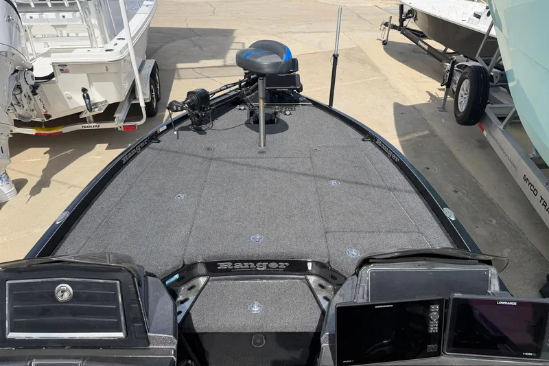 Slide: The Image of 2022 Ranger Z520R Cup-Equipped boat with advanced navigation systems and spacious deck. - 72