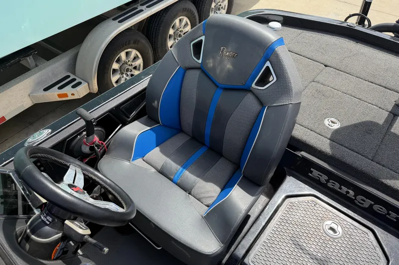 Slide: The Image of 2022 Ranger Z520R Cup-Equipped boat seat with blue accents and steering wheel. - 87