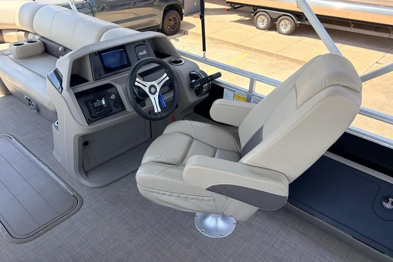 Slide: The Image of 2024 Sun Tracker SportFish 22 XP3 boat interior with captain's chair and steering console. - 34