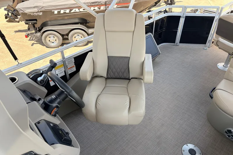 Slide: The Image of 2024 Sun Tracker SportFish 22 XP3 boat interior with captain's chair and steering wheel. - 41