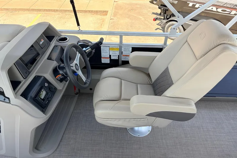 Slide: The Image of 2024 Sun Tracker SportFish 22 XP3 helm with plush captain's chair and modern controls. - 42