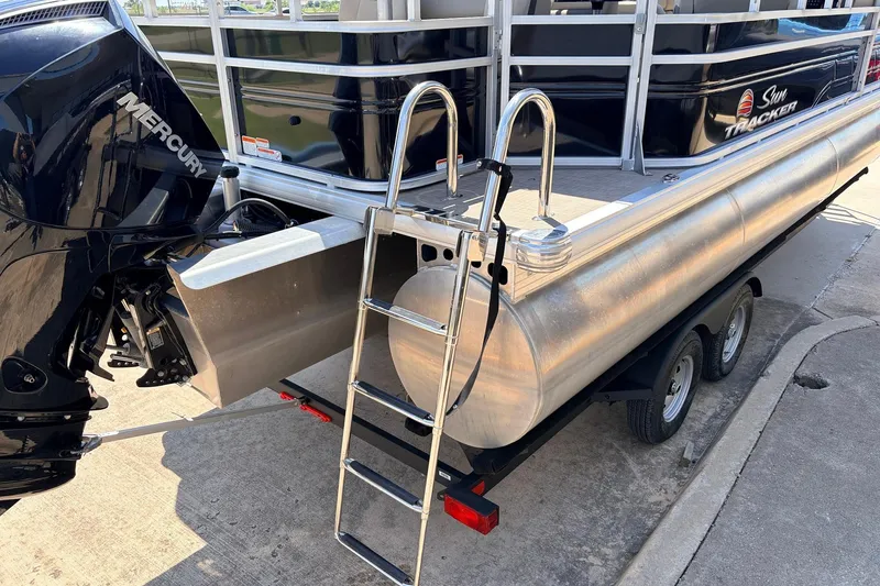 Slide: The Image of 2024 Sun Tracker SportFish 22 XP3 pontoon boat with Mercury engine and ladder. - 8