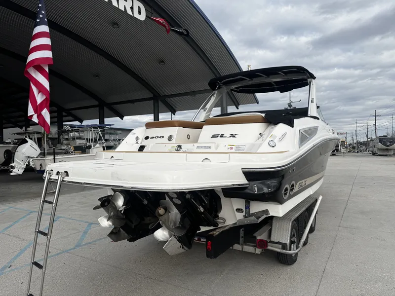 Slide: The Image of Sea Ray 300 SLX 2014 - 11