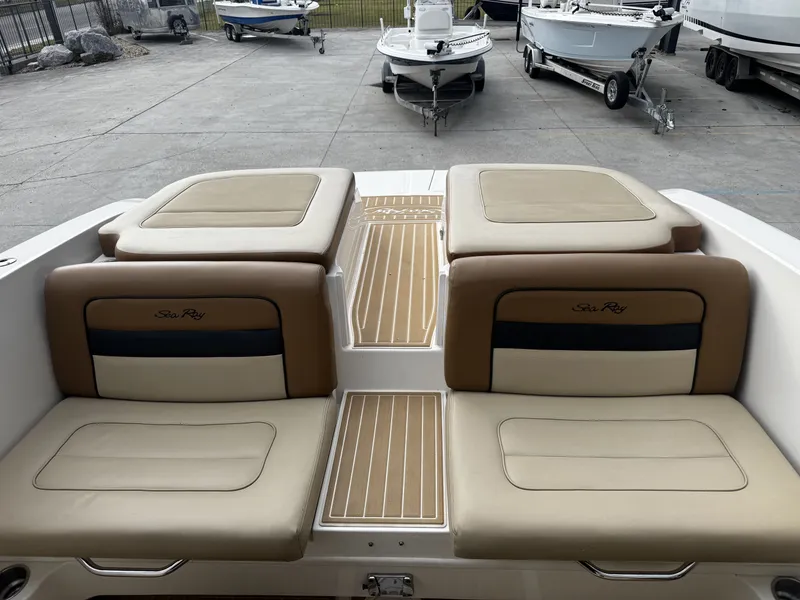 Slide: The Image of Sea Ray 300 SLX 2014 - 17