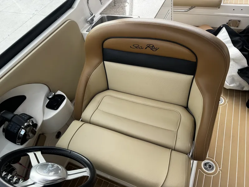 Slide: The Image of Sea Ray 300 SLX 2014 - 5