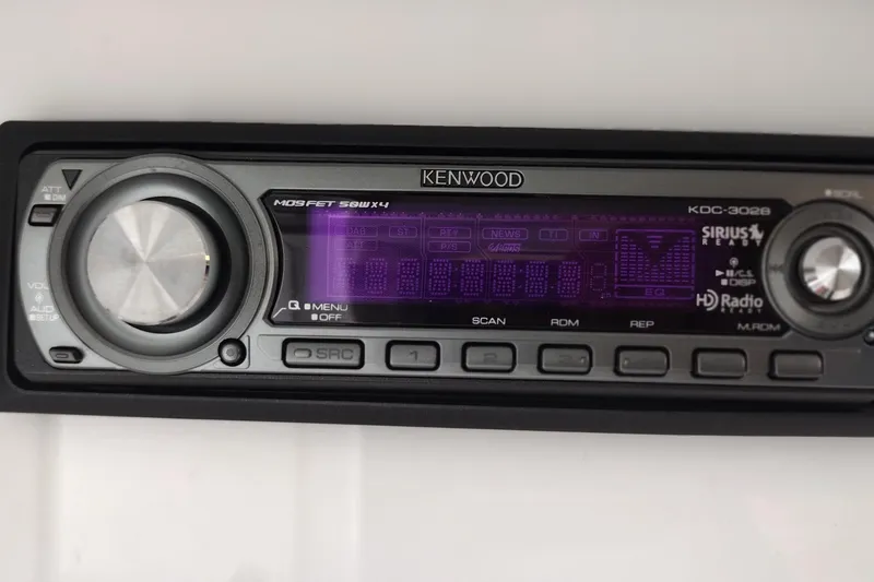 Slide: The Image of Kenwood KDC-3028 stereo system in a 2006 Formula 353 FASTech boat. - 22
