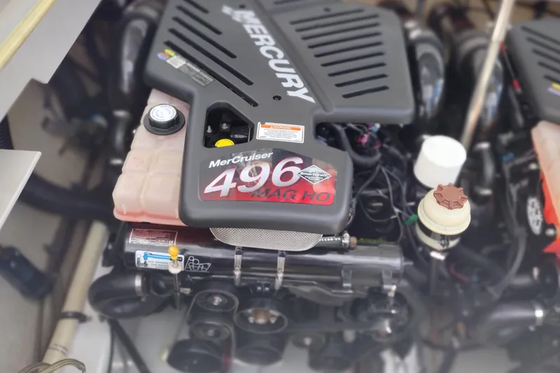 Slide: The Image of 2006 Formula 353 FASTech boat engine, featuring a MerCruiser 496 MAG HO. - 32