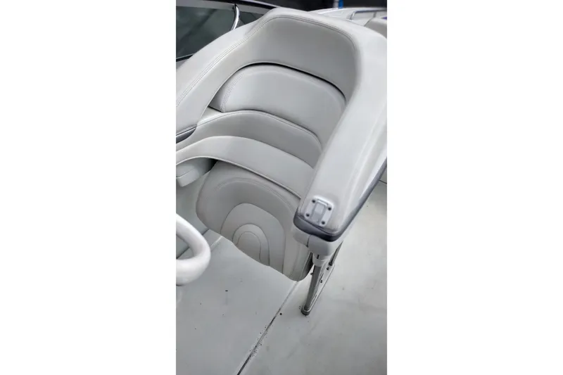 Slide: The Image of 2006 Formula 353 FASTech boat seat with sleek, modern design and light gray upholstery. - 42