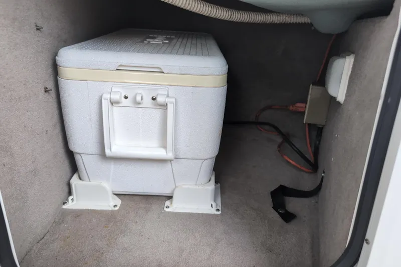 Slide: The Image of Storage compartment with cooler in 2005 Sea Ray Sundancer 280 boat. - 24