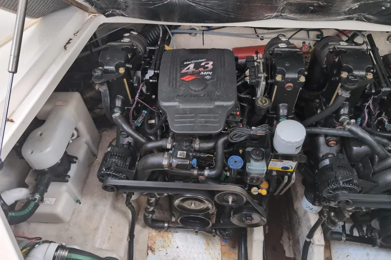 Slide: The Image of Engine compartment of a 2005 Sea Ray Sundancer 280 with MerCruiser 4.3 MPI engine. - 65