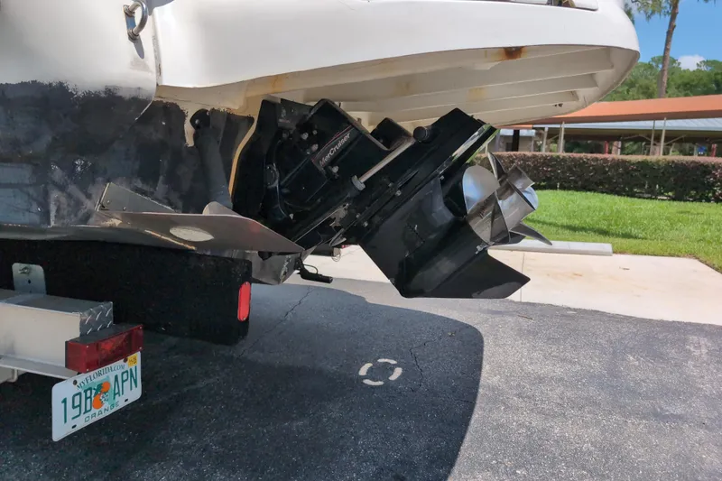 Slide: The Image of 2005 Sea Ray Sundancer 280 boat with MerCruiser outdrive, parked on a trailer. - 74