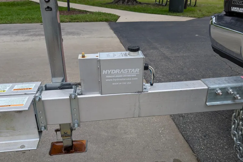 Slide: The Image of Trailer hitch with Hydrastar brake actuator for 2005 Sea Ray Sundancer 280 boat. - 91
