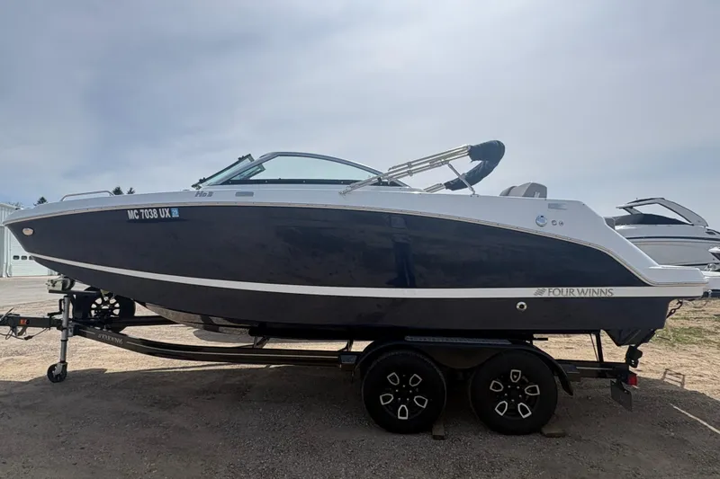 The Image of 2023 Four Winns HD3 boat on trailer, side view, outdoors. - 0