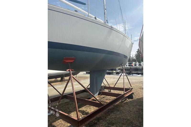 Slide: The Image of 1976 J Boats J/29 sailboat on a stand, showcasing hull and keel. - 2