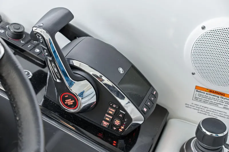 Slide: The Image of Throttle control panel of 2025 Formula 500 Super Sport Crossover boat. - 59