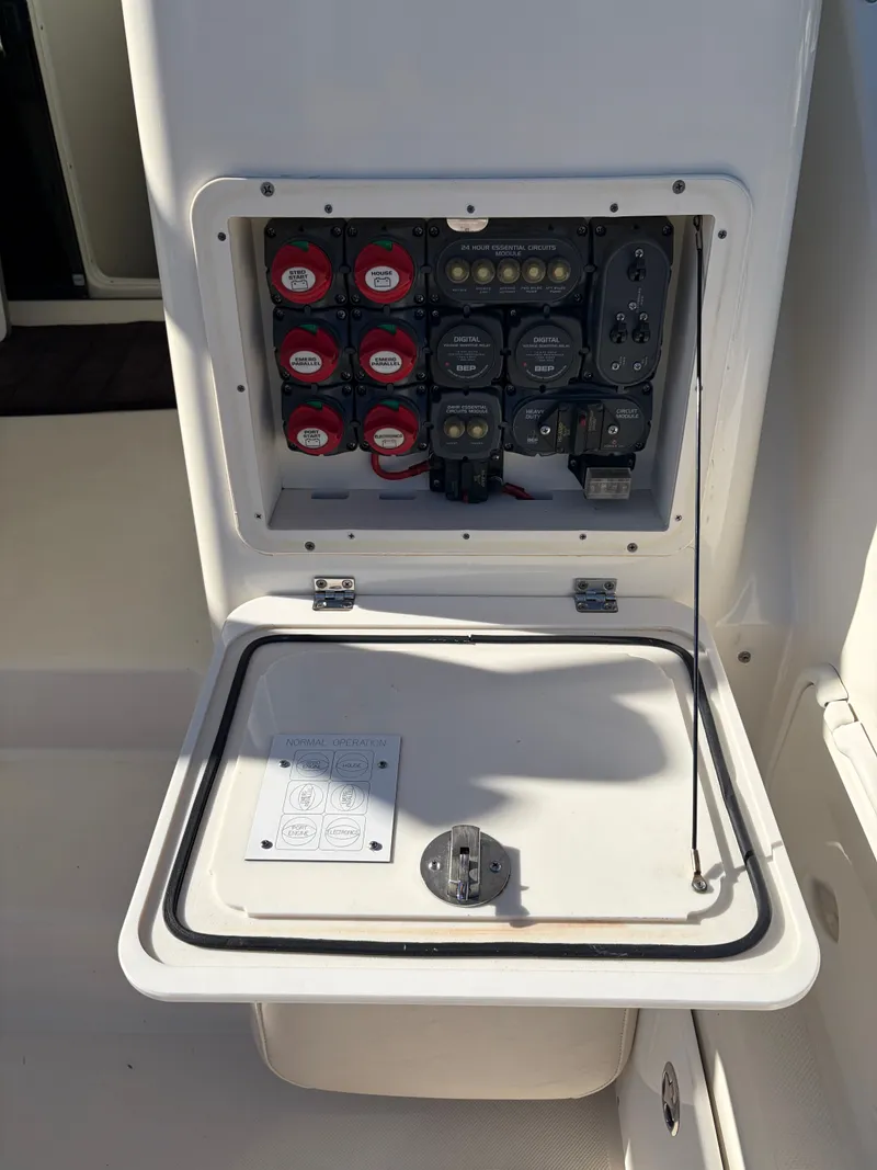 Slide: The Image of Pursuit 3370 Offshore 2005 - 11