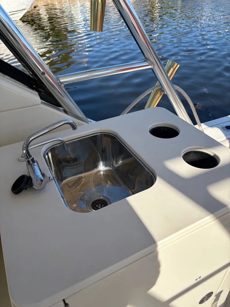 Slide: The Image of Pursuit 3370 Offshore 2005 - 15