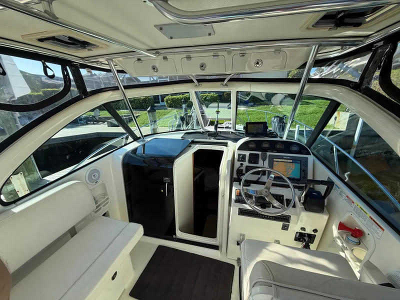Slide: The Image of Pursuit 3370 Offshore 2005 - 16