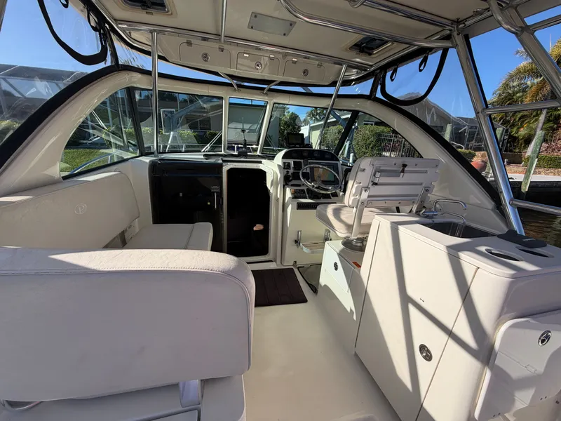 Slide: The Image of Pursuit 3370 Offshore 2005 - 17