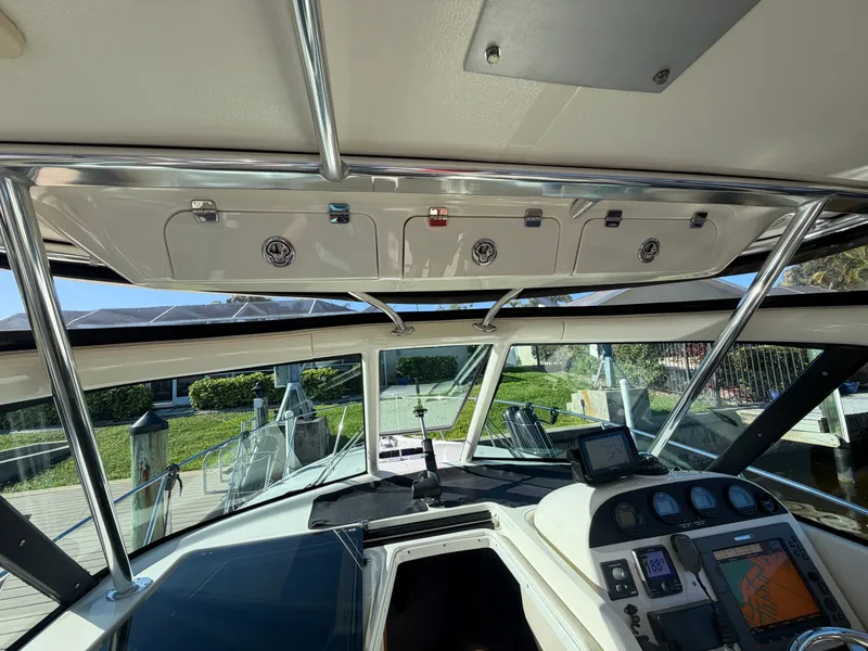 Slide: The Image of Pursuit 3370 Offshore 2005 - 19