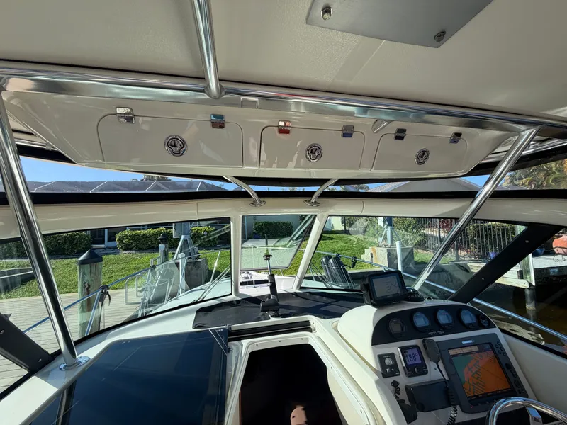Slide: The Image of Pursuit 3370 Offshore 2005 - 20