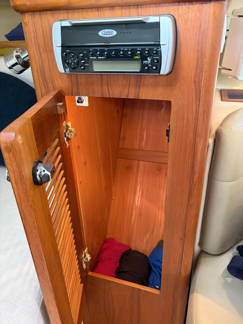 Slide: The Image of Pursuit 3370 Offshore 2005 - 24