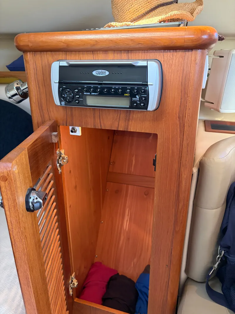 Slide: The Image of Pursuit 3370 Offshore 2005 - 25