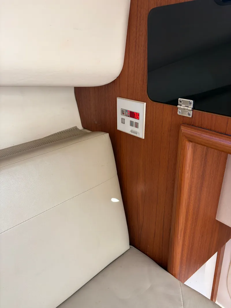 Slide: The Image of Pursuit 3370 Offshore 2005 - 29