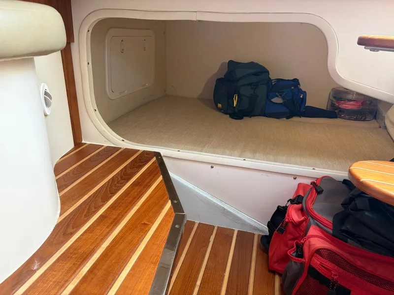 Slide: The Image of Pursuit 3370 Offshore 2005 - 30