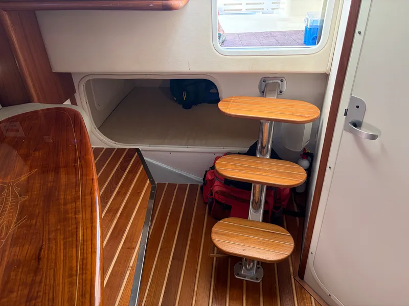 Slide: The Image of Pursuit 3370 Offshore 2005 - 32