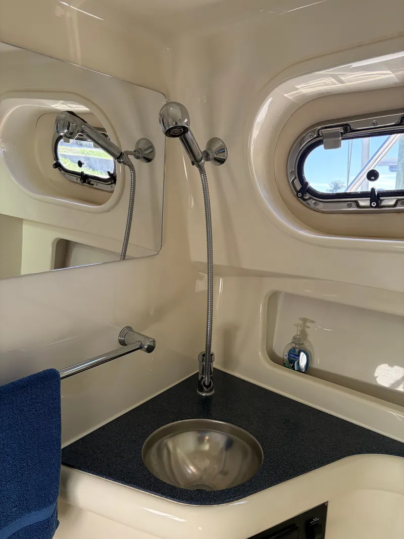 Slide: The Image of Pursuit 3370 Offshore 2005 - 34